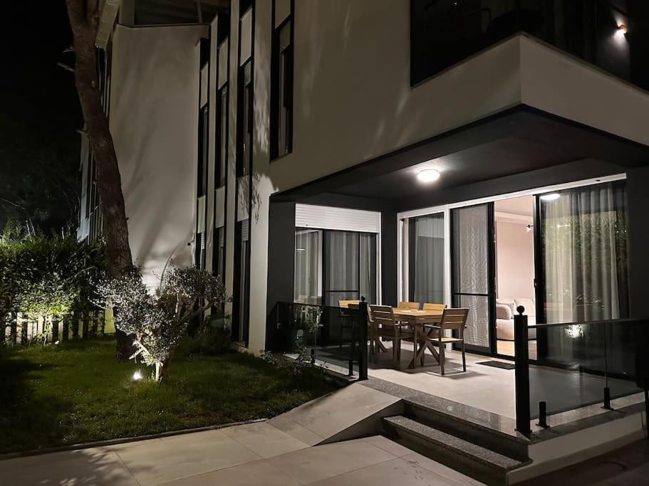 Villa Cd Golem (Tirana)